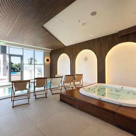 Palace Ξενοδοχείο 4*